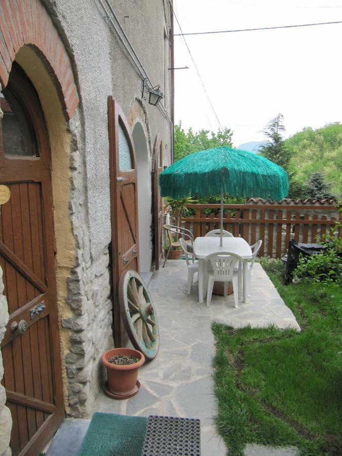 La Casa Dei Mimirs Bed & Breakfast Garbagna Exterior photo