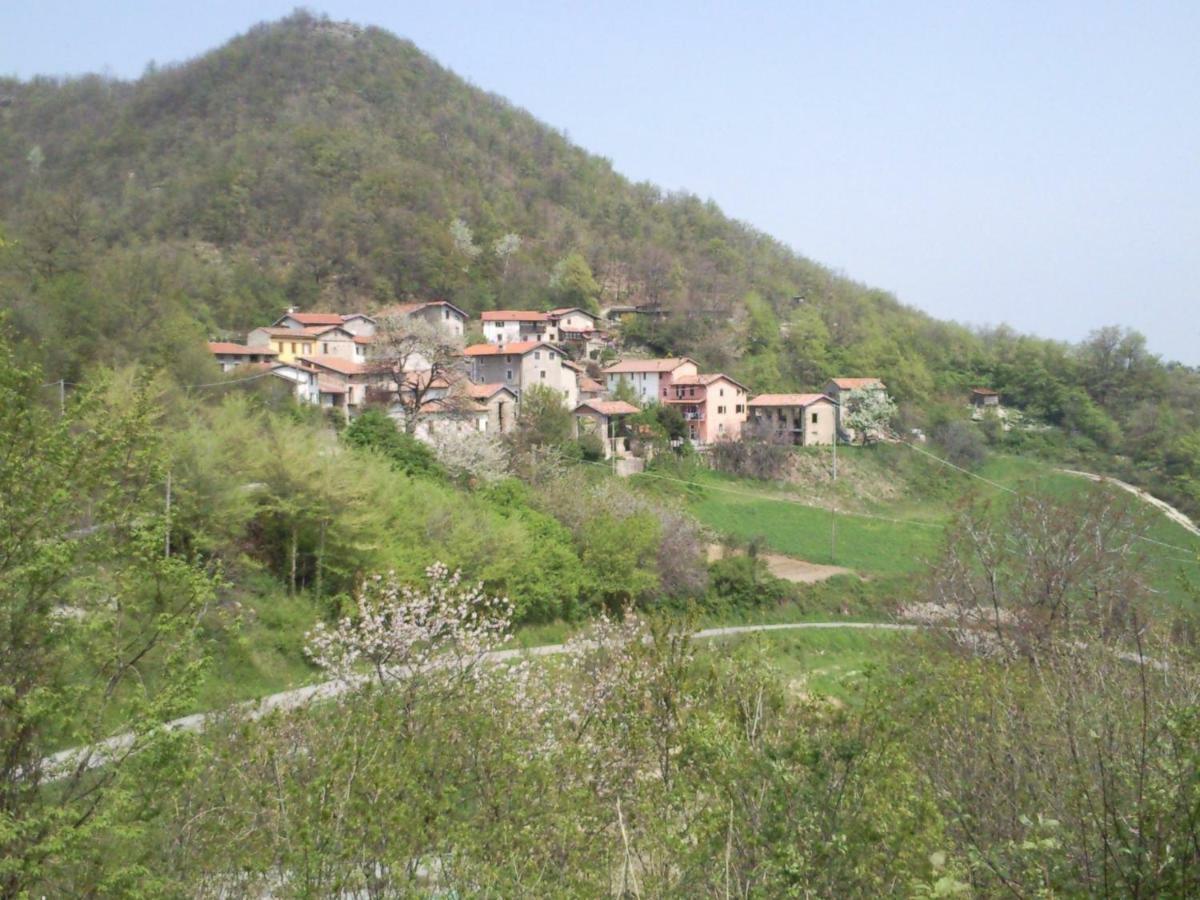 La Casa Dei Mimirs Bed & Breakfast Garbagna Exterior photo